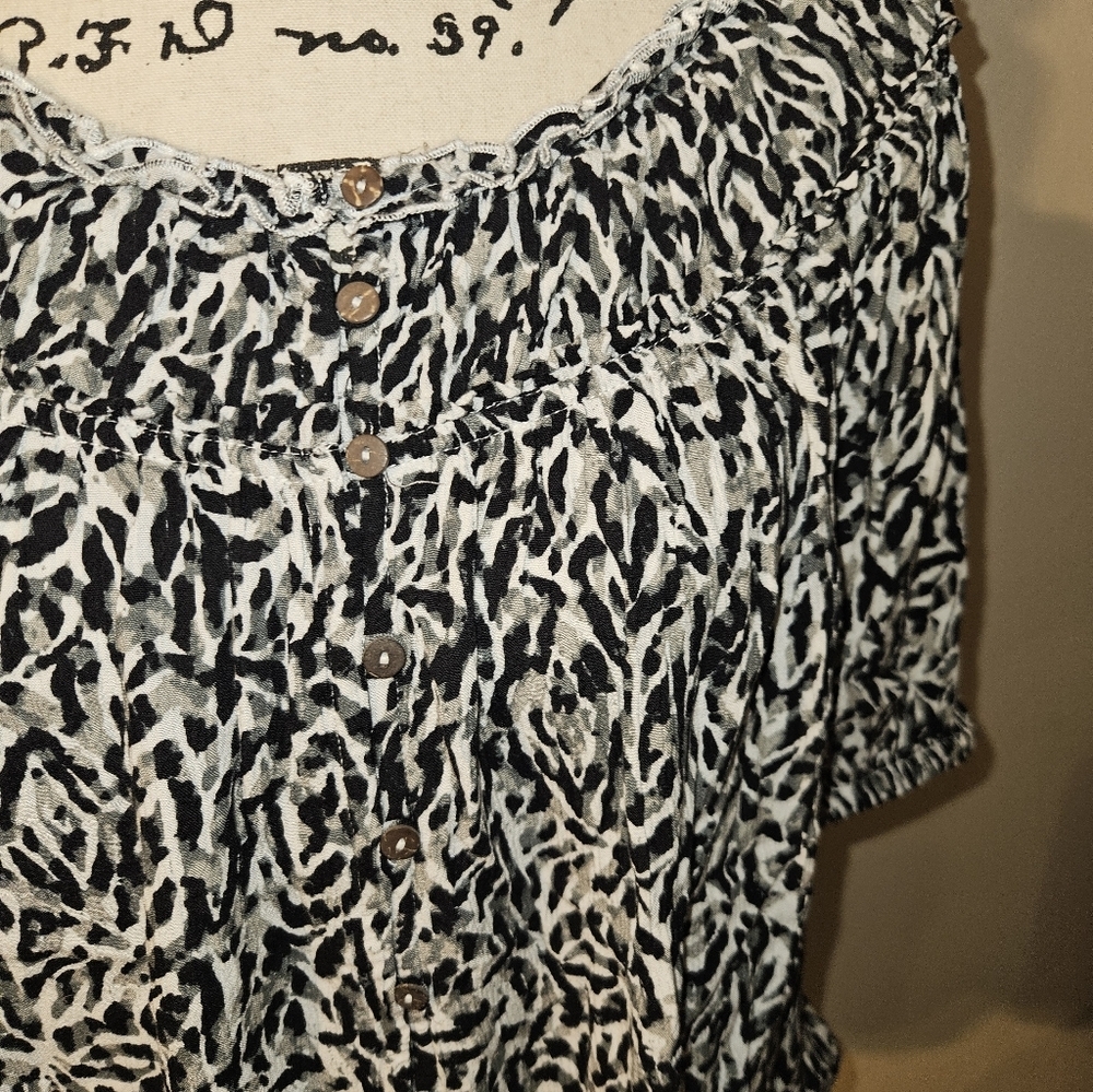Womans Short Sleeve Button Down Blouse - Picture 3 of 10